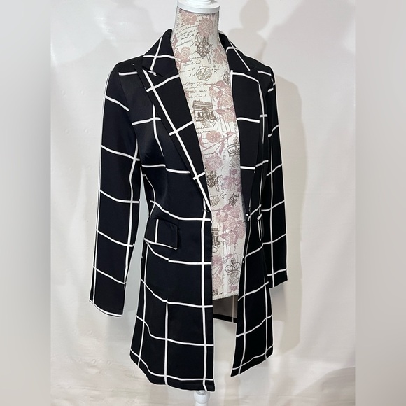 AKIRA CHICAGO Black and white grid pattern blazer‎ size S. - Picture 9 of 14
